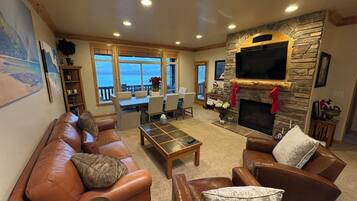 Smart TV, fireplace, books, stereo