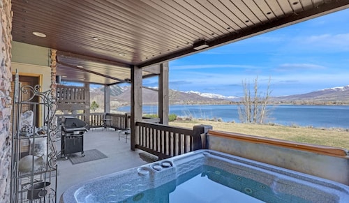Huntsville Lakeside Condo close to Snowbasin Ski Resort