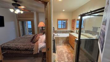 3 bedrooms, iron/ironing board, travel crib, WiFi (free)