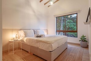 3 slaapkamers, een bureau, een strijkplank/strijkijzer, wifi