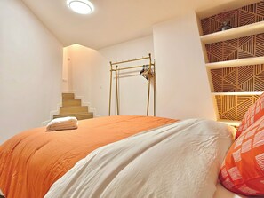 Bed sheets - Cozy Latin Quarter Stay near the Seine & Metro & For 4 (PARIS)