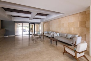 Interior - Warm apartment with large balcony within walking distance of the beach and the historic center. (Cartagena de Indias)