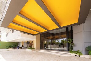 Exterior detail - Warm apartment with large balcony within walking distance of the beach and the historic center. (Cartagena de Indias)