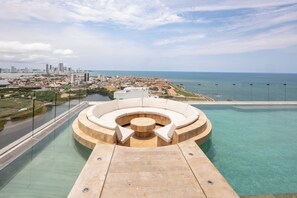 Pool - Warm apartment with large balcony within walking distance of the beach and the historic center. (Cartagena de Indias)