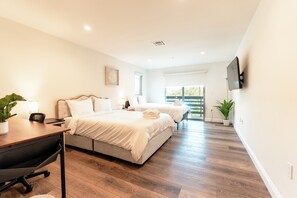 2 bedrooms, iron/ironing board, Internet, bed sheets - Bright 2-bedroom apartment with AC in peaceful Pasadena (Pasadena)