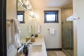 Shower, hair dryer, towels, shampoo - Big Sky Getaway Lone Peak Views Shared Hot Tub (Big Sky)