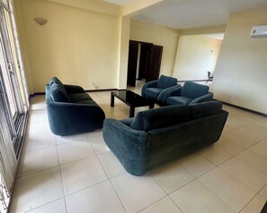 Interior - Spacious 3-bedroom apartment in lovely Accra, near Airport Residential Area (Accra)