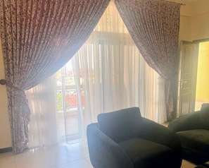 Living area - Spacious 3-bedroom apartment in lovely Accra, near Airport Residential Area (Accra)