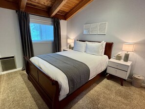 Tabla de planchar con plancha, wifi y ropa de cama 