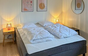 Travel crib, free WiFi