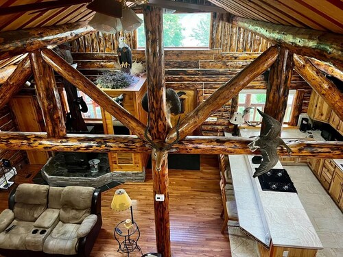 Cozy Log Retreat Near Turnagain Arm