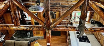 Cozy Log Retreat Near Turnagain Arm