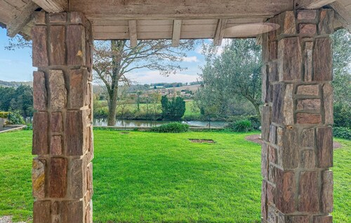 6 bedroom beautiful home in Touvre