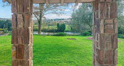 6 bedroom beautiful home in Touvre