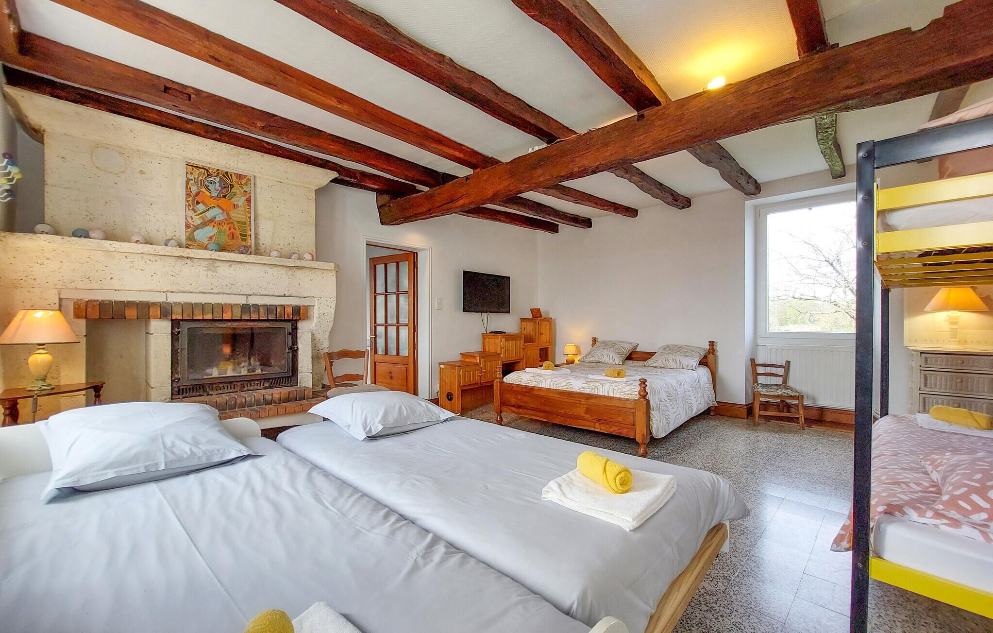 6 bedrooms, iron/ironing board, travel crib, free WiFi