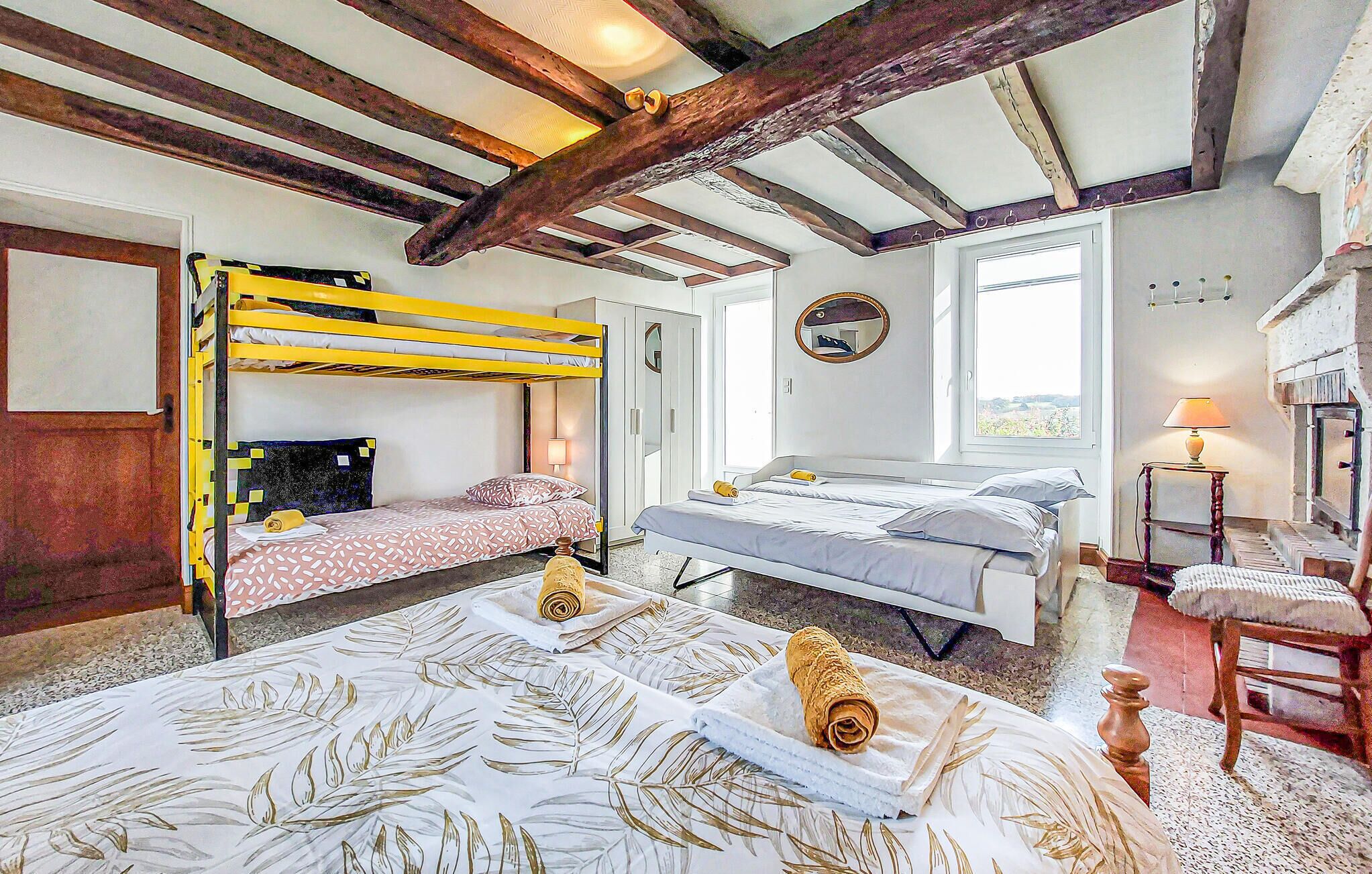 Iron/ironing board, travel crib, free WiFi