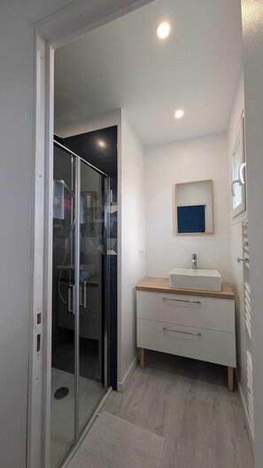 Shower, hair dryer, towels - Nice house, quiet, 400 m from the beach (Saint-Cast-le-Guildo)