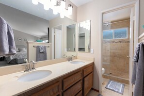 Shower, towels, soap, toilet paper - Family Home in Luxurious Scripps Ranch! (San Diego)