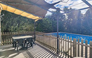Outdoor dining - PAUSE NATURE AVEC PISCINE (Ferrières-Poussarou)
