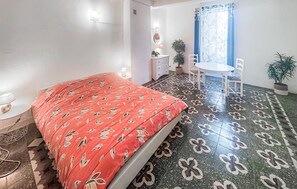 Travel cot, free WiFi - GRANDE MAISON DE VILLAGE (Thézan les Béziers)