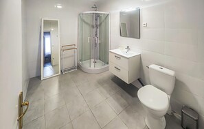 Shower - GRANDE MAISON DE VILLAGE (Thézan les Béziers)