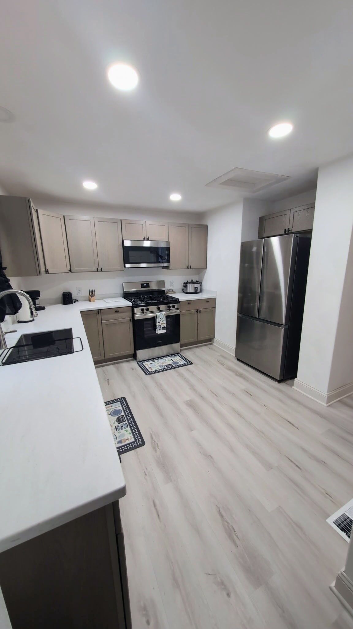 Microondas, horno, parrilla de estufa y lavavajillas 