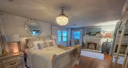 Fantastic 4-bedroom house with pool and pier near Solomons Island