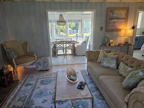 Älytelevisio, takka, tietokoneen näyttö, tulostin