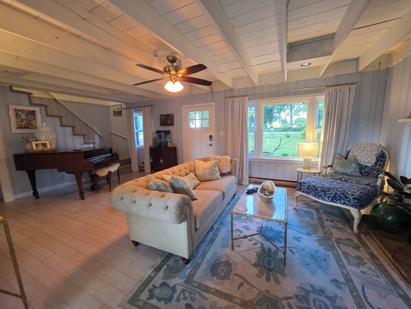 Smart TV, fireplace, computer monitors, printers