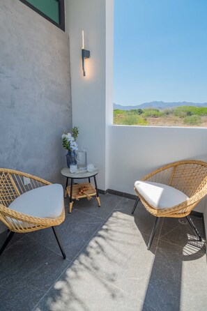 Terrace/patio - Spacious 5-bedroom house in tranquil La Cruz de Huanacaxtle with AC (La Cruz de Huanacaxtle)