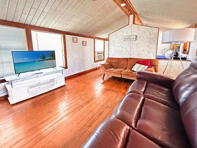 Lake Whitney- Pet Friendly