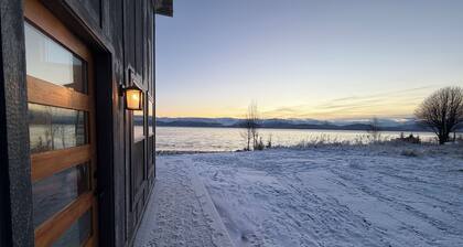 Stunning modern 2-bedroom Beach House with waterfront and glacier views