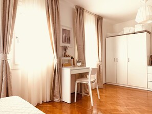 Iron/ironing board, free WiFi, bed sheets - Beautiful apartment with terrace. Centrally located between St. Mark's Square and Rialto! (Venedig)