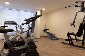 Fitness facility - Modern 2BR/2BA apart w/ Parking &A/C, Sleeps 6 (Santiago)