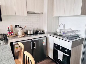 Private kitchen - Modern 2BR/2BA apart w/ Parking &A/C, Sleeps 6 (Santiago)