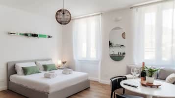 Iron/ironing board, WiFi, bed sheets