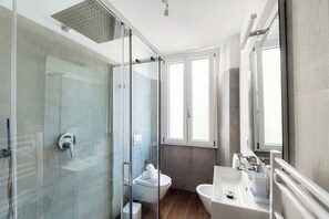 Shower, hair dryer, bidet, towels - Batèl House 3 (Como)