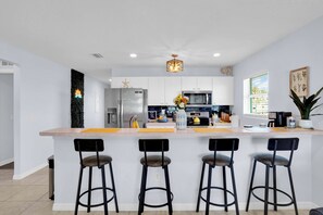Fridge, microwave, oven, stovetop - Large Group Getaway/Family Vacation+6 BR/4 BA+3 Miles to AMI Beaches+Firepit! (Bradenton)