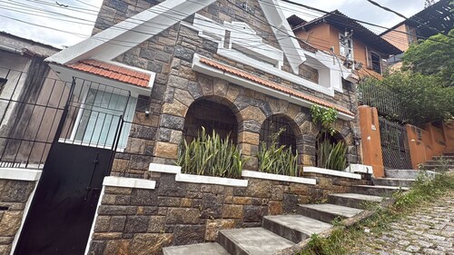 Gorgeous 4-bedroom house with AC in vibrant  Copacabana-Rio de Janeiro