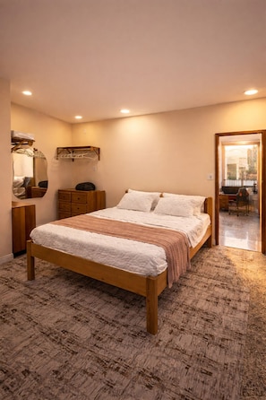 4 bedrooms, desk, iron/ironing board, WiFi - Gorgeous 4-bedroom house with AC in vibrant Copacabana-Rio de Janeiro (Rio de Janeiro)
