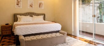 Gorgeous 4-bedroom house with AC in vibrant  Copacabana-Rio de Janeiro