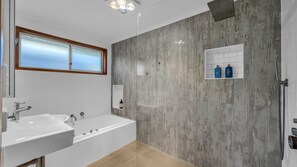 Shower - Ocean Lookout - Bunga St 69 (BERMAGUI)