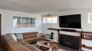 Smart TV - Ocean Lookout - Bunga St 69 (BERMAGUI)