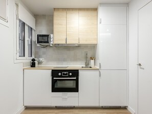 Fridge, microwave, oven, coffee/tea maker