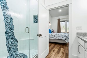 4 bedrooms, iron/ironing board, free WiFi, bed sheets - Amenities! INDOOR Pickleball🏓Basketball🏀 HotTub🔥Pool Table🎱Slide🛝Theater🍿Family (French Lick)