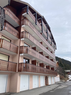 Exterior - Studio for 4 to 5 people, "Edelweiss" with mountain view balcony (Le Biot)