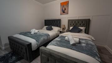 Iron/ironing board, WiFi, bed sheets