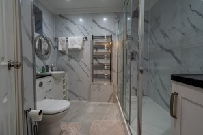 Bathroom - Wonderful 2-bedroom house in Lon perfect for a relaxing getaway (Lon)