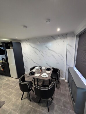 Dining - Wonderful 2-bedroom house in Lon perfect for a relaxing getaway (Lon)