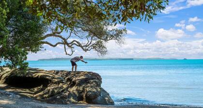 Seaside Premium Home with Spa Pool near Beach